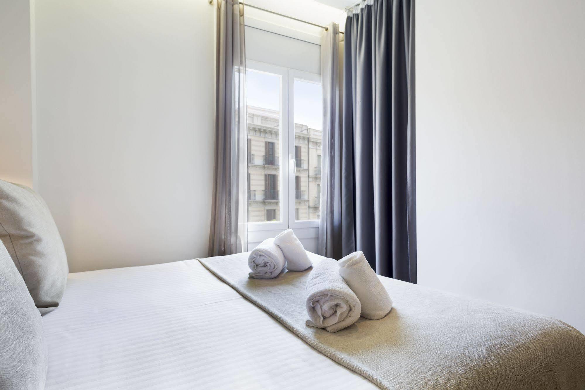 Amister Apartments Barcelona Exteriör bild
