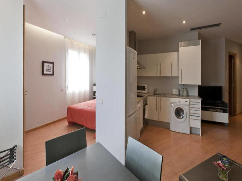 Amister Apartments Barcelona Exteriör bild