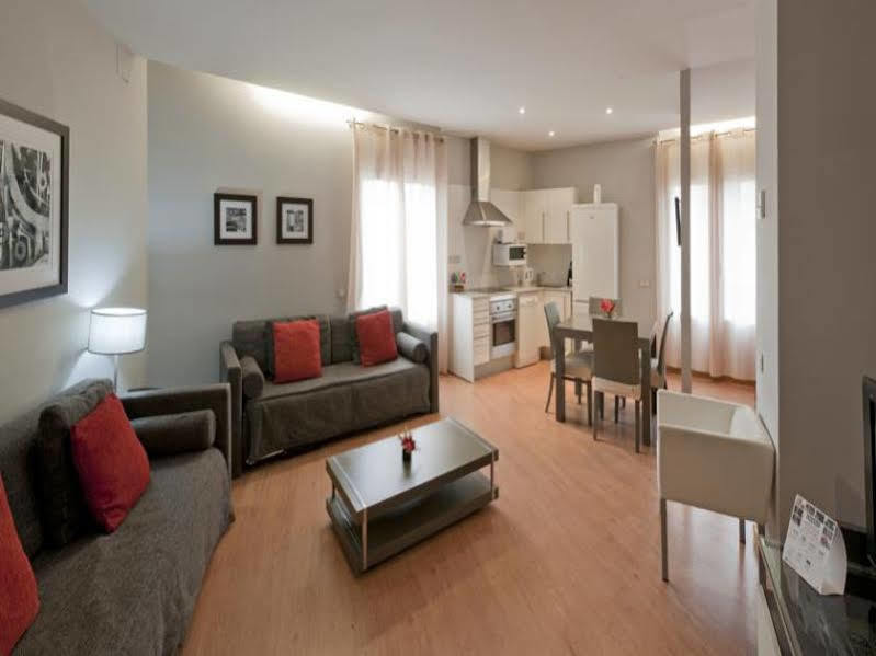 Amister Apartments Barcelona Exteriör bild